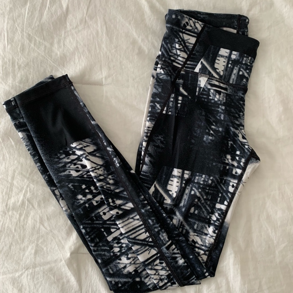 black and white print leggings (adjustable waist)